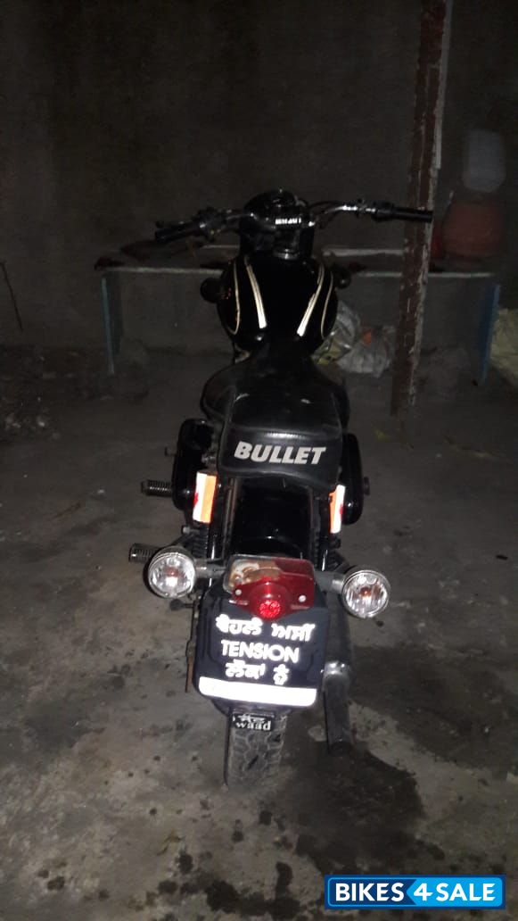 Black Royal Enfield Bullet Standard 350