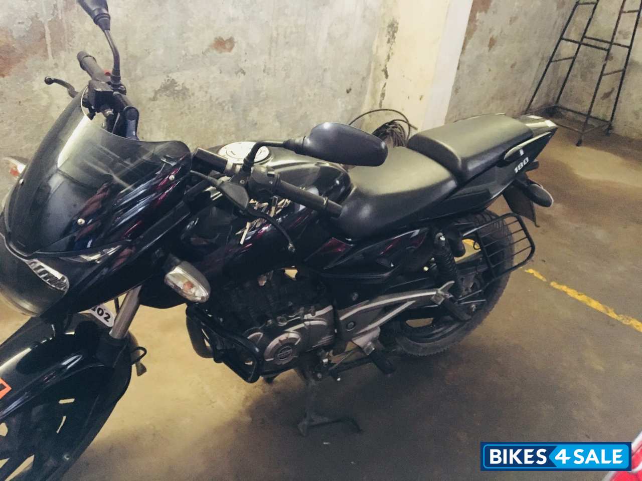 Black Bajaj Pulsar 180 DTSi Black Bajaj Pulsar 180 DTSi