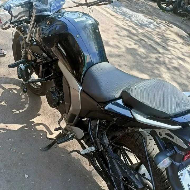 Bomber Black Yamaha FZ16