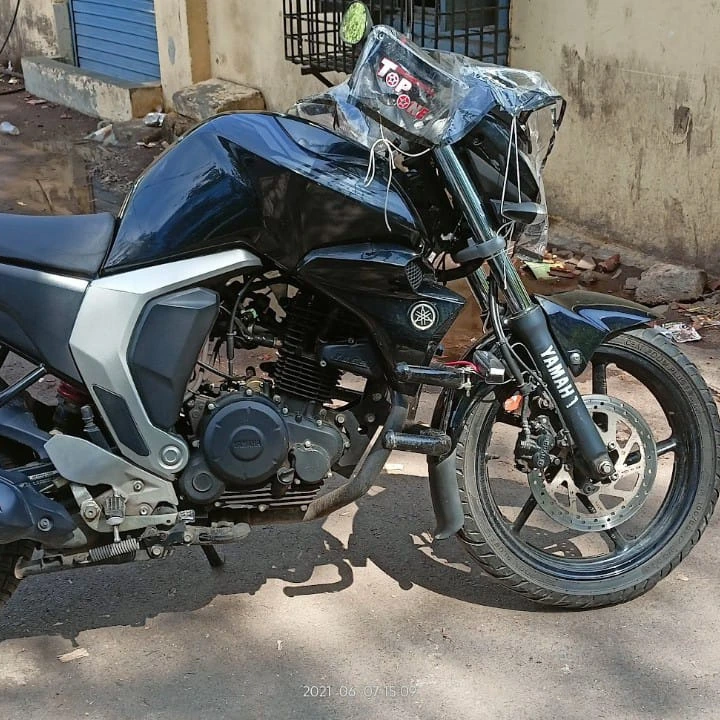 Bomber Black Yamaha FZ16