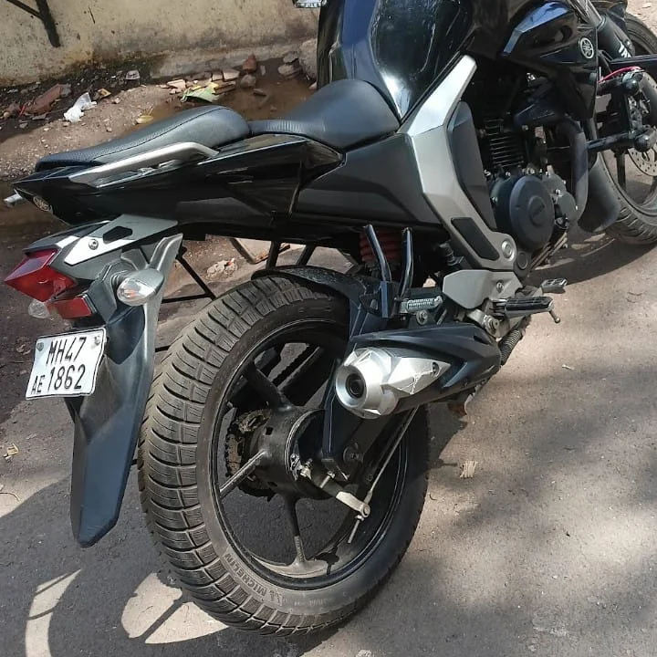 Bomber Black Yamaha FZ16