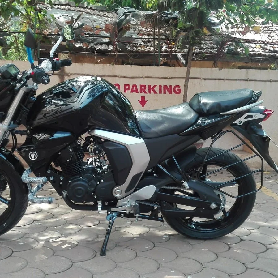 Bomber Black Yamaha FZ16