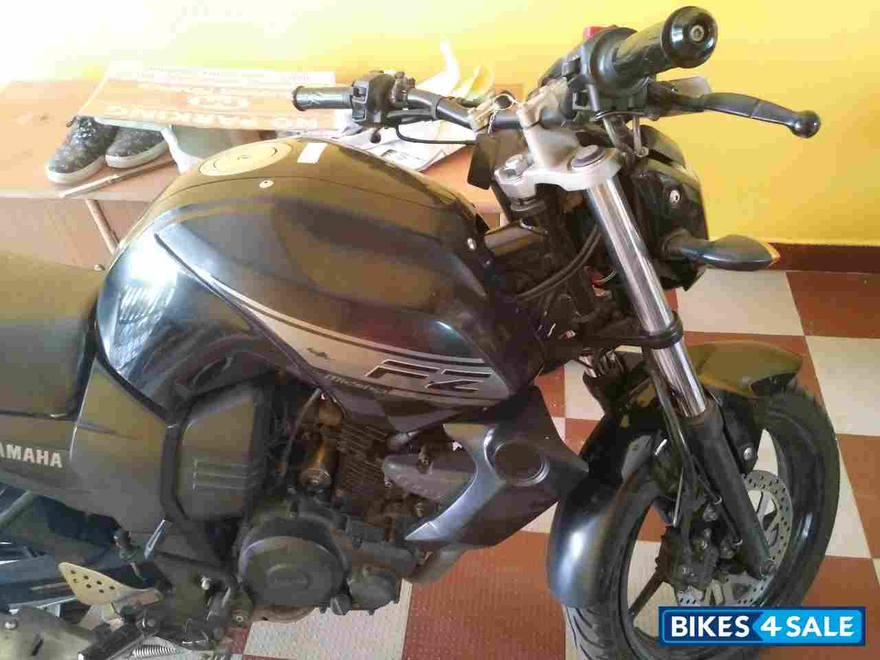 Black Yamaha FZ16