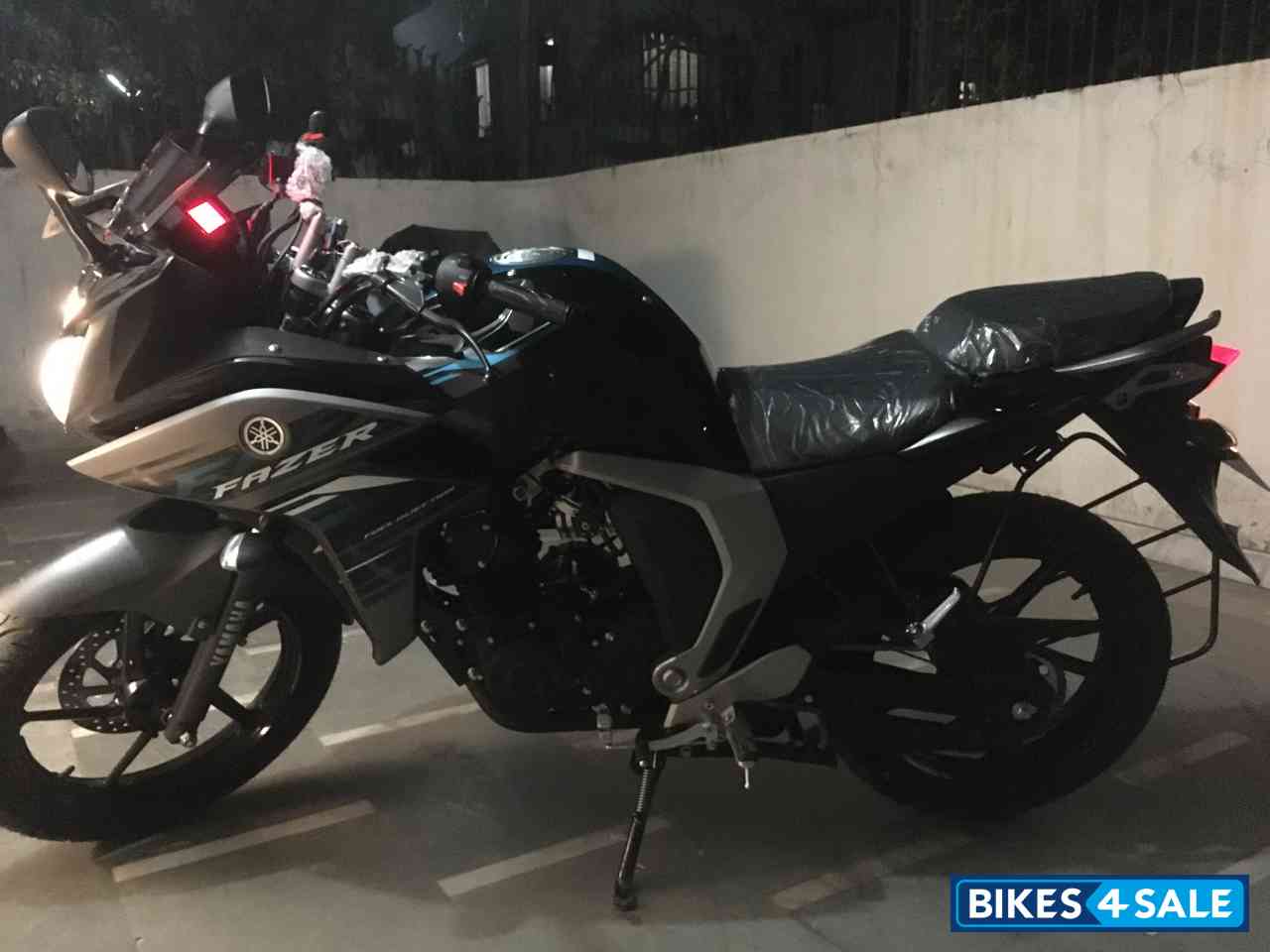 Blackish Mettalic X Yamaha Fazer