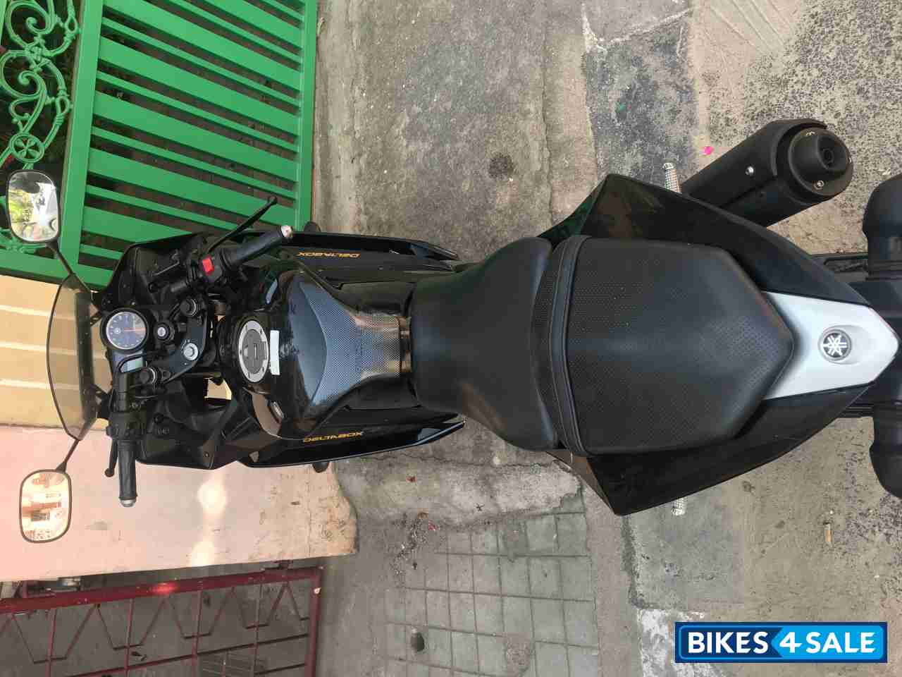 Black & Silver Yamaha YZF R15 V2