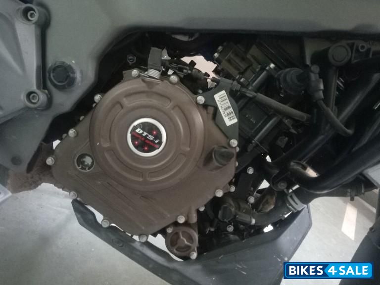 Mate Black Bajaj Dominar 400