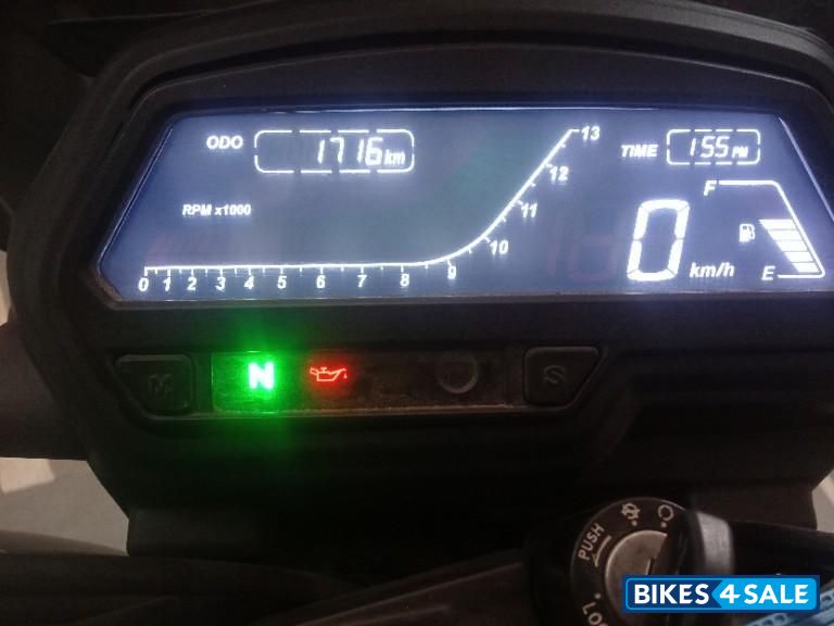 Mate Black Bajaj Dominar 400