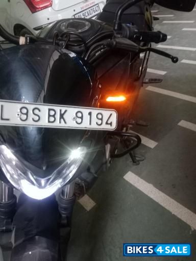 Mate Black Bajaj Dominar 400