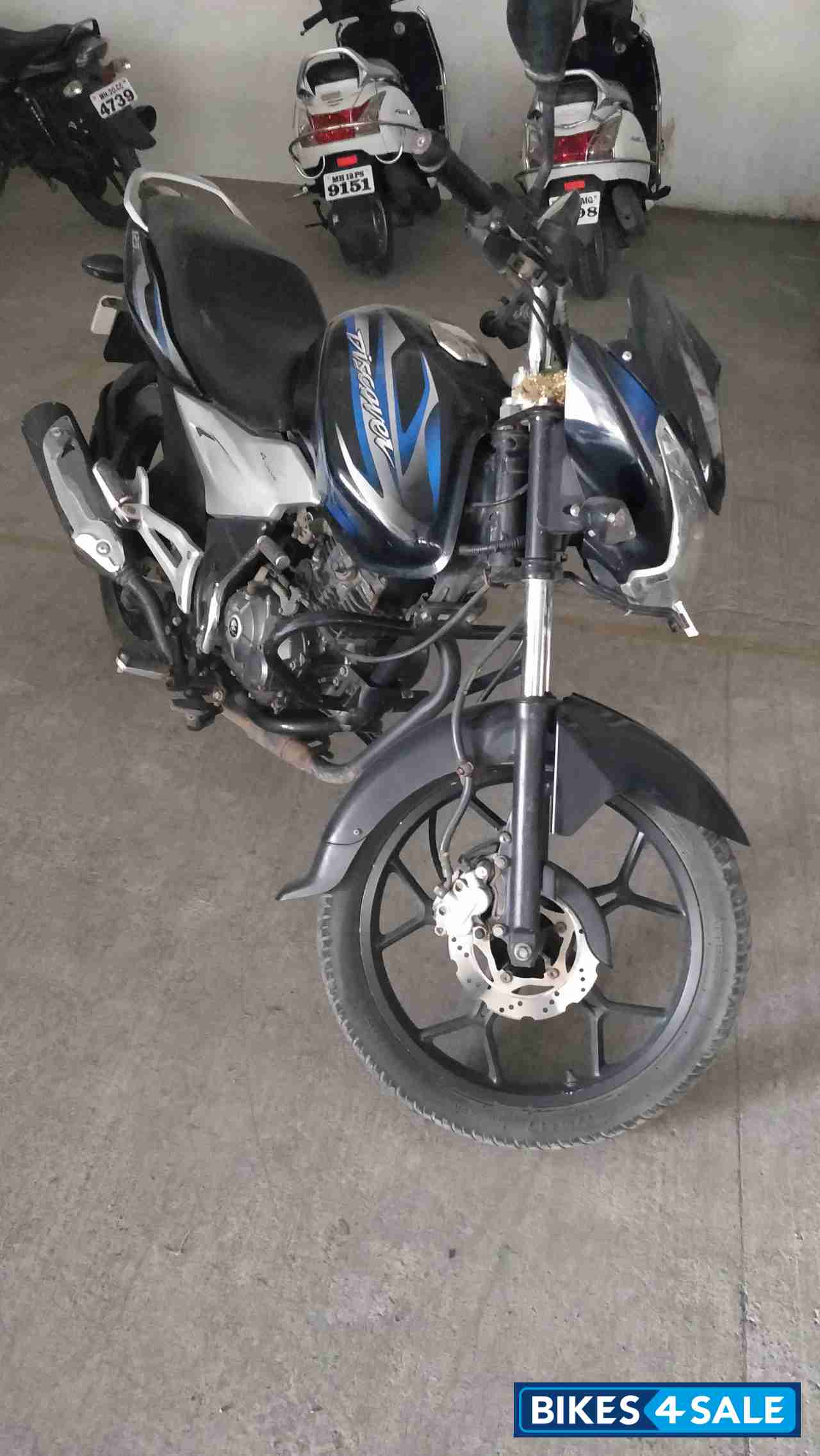 Black Bajaj Discover 125 ST