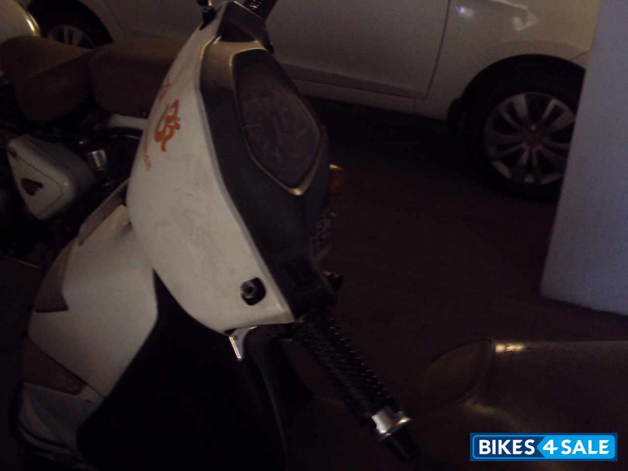 White Honda Dio