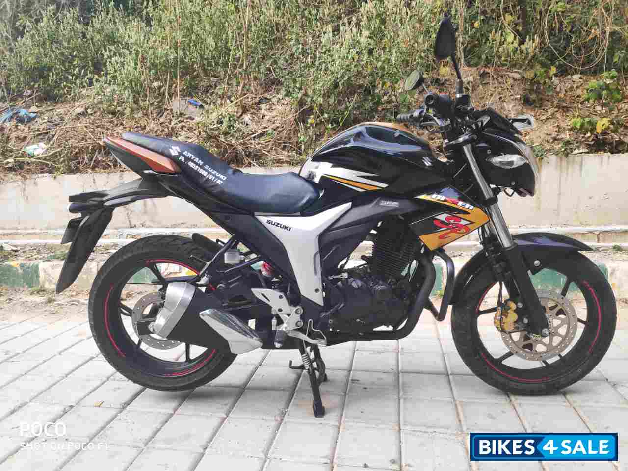 Metalic Gold Suzuki Gixxer ABS