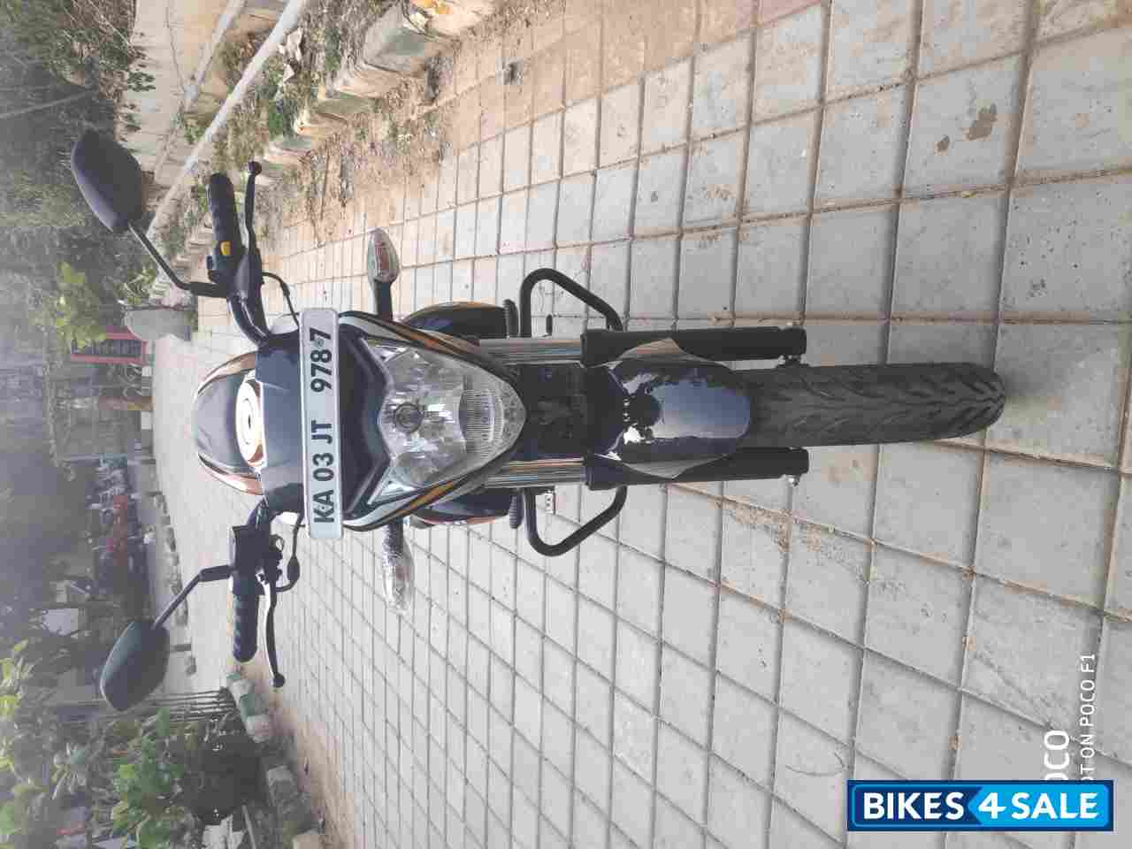 Metalic Gold Suzuki Gixxer ABS