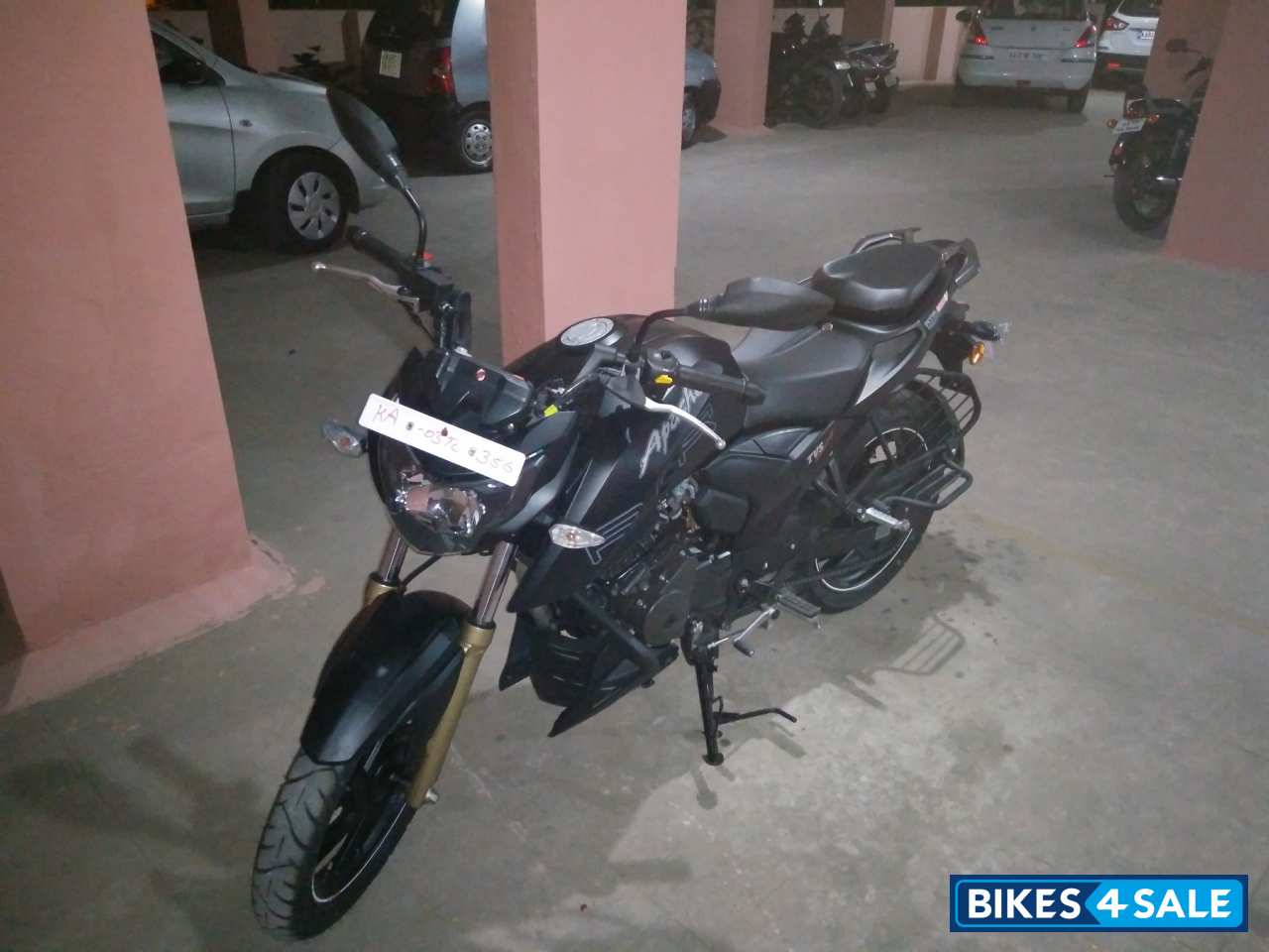 Black TVS Apache RTR 200 4V Black TVS Apache RTR 200 4V