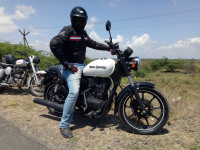 White Royal Enfield Thunderbird X 350