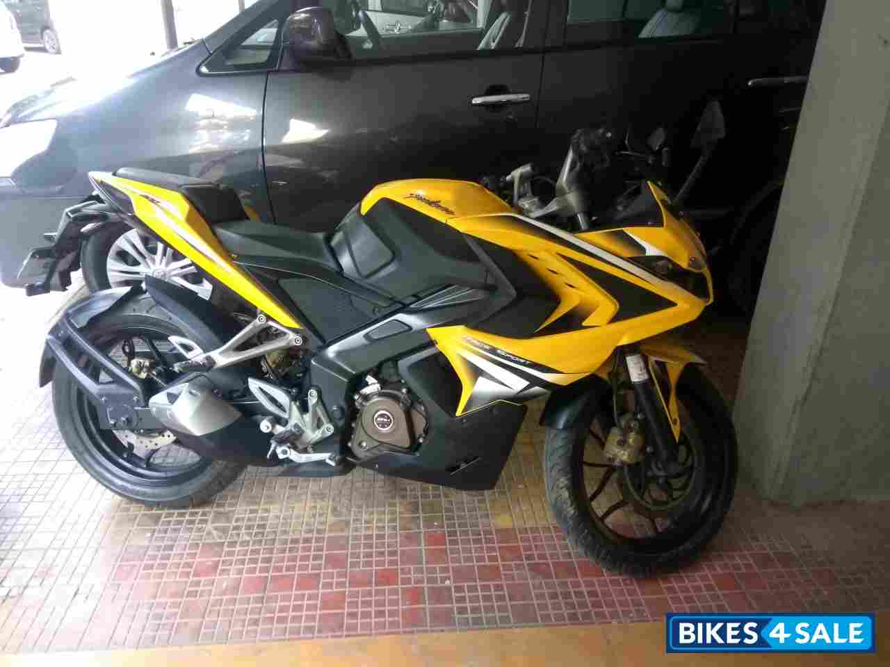 Bajaj Pulsar RS 200