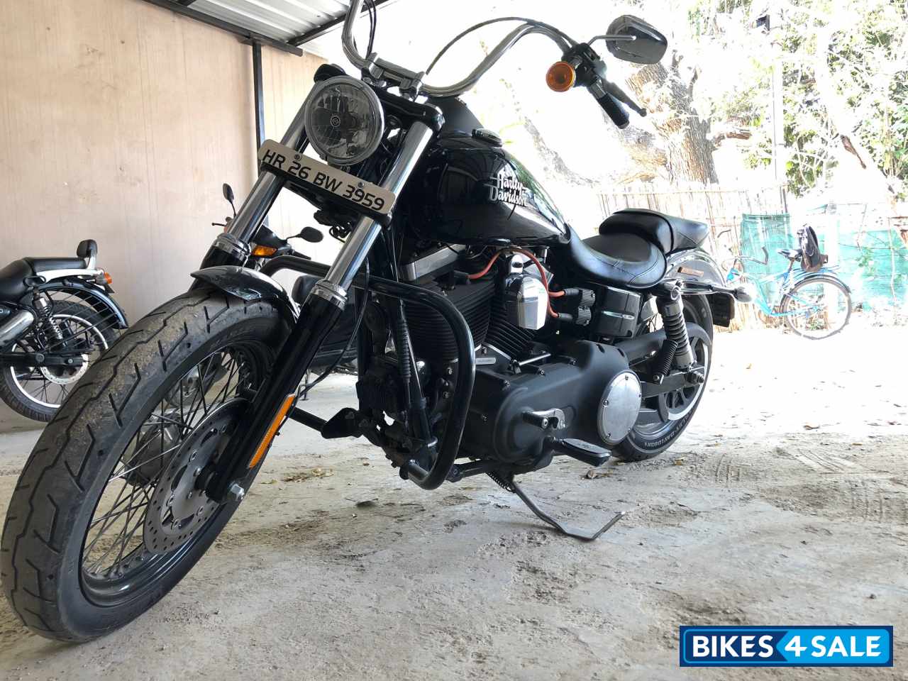 Black Harley Davidson Dyna FXDB Street Bob