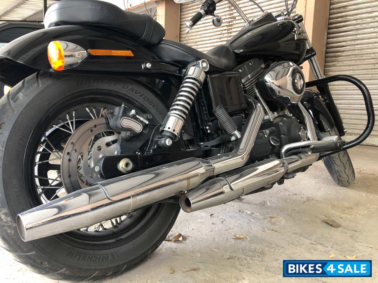 Black Harley Davidson Dyna FXDB Street Bob