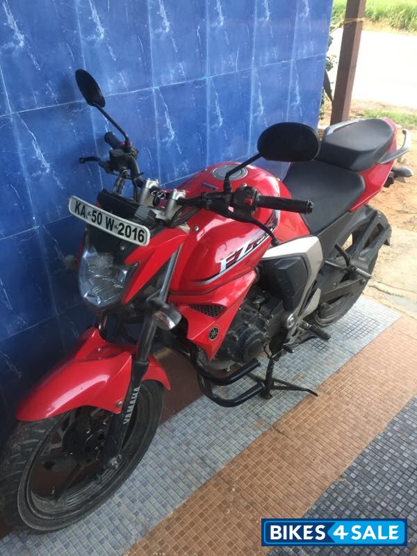 Red Yamaha FZ FI V2