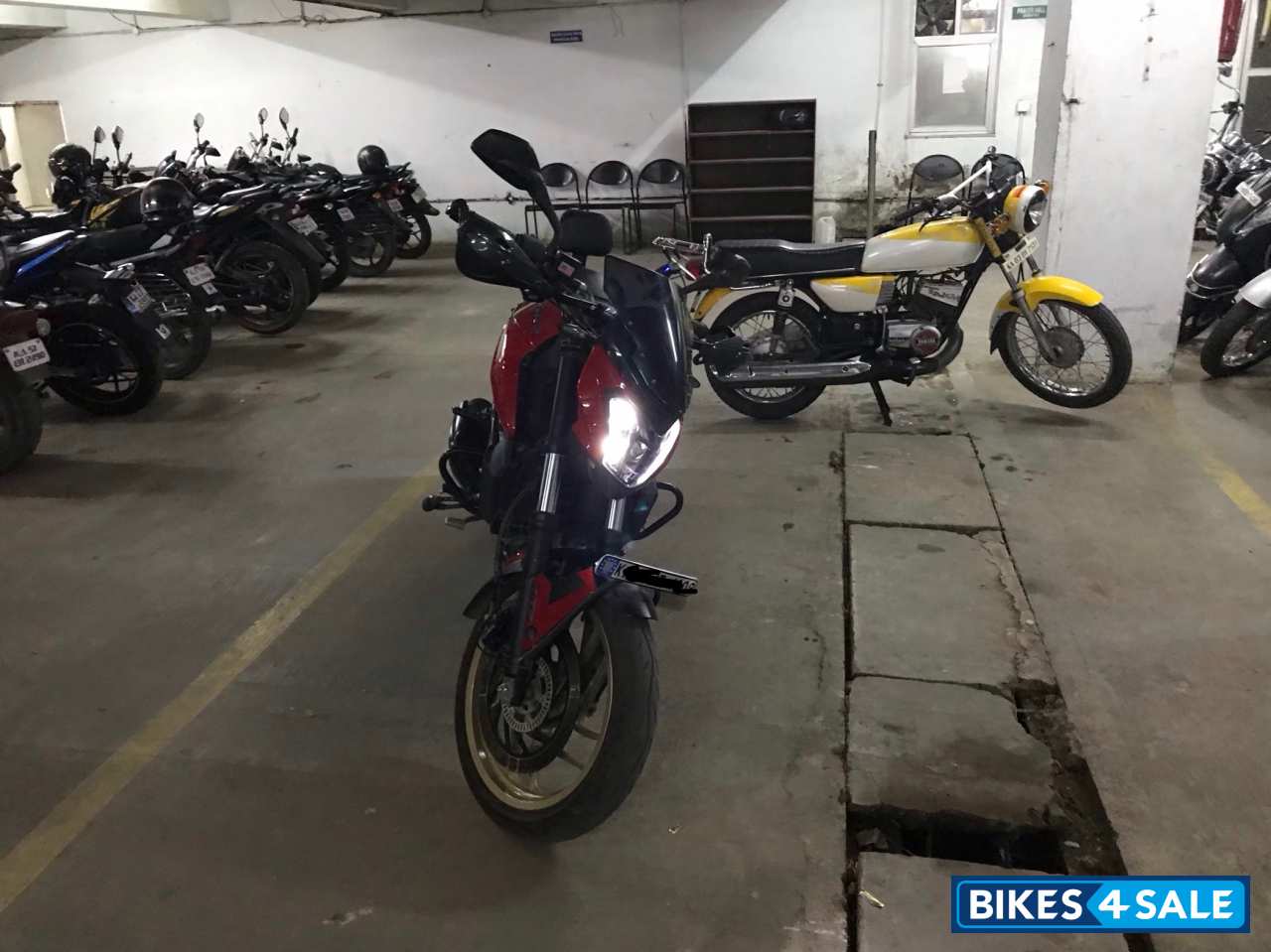Red Bajaj Dominar 400