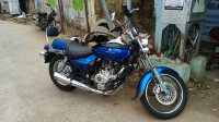 Blue Bajaj Avenger 220 DTS-i