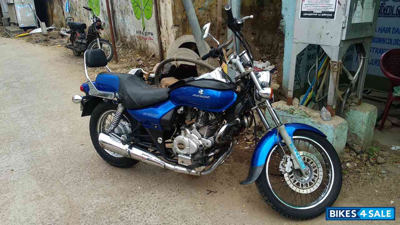 Blue Bajaj Avenger 220 DTS-i