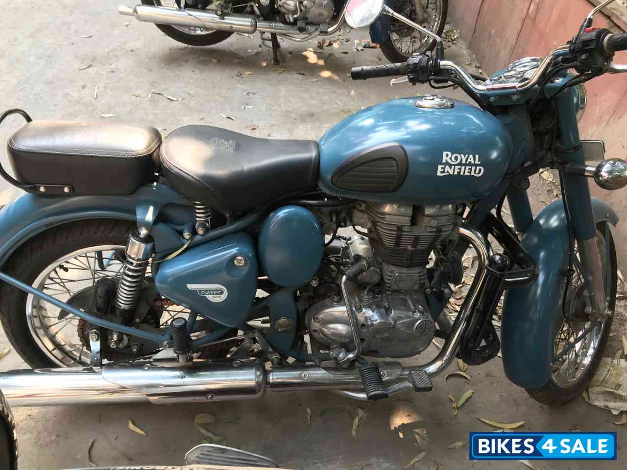 Royal Enfield Classic Squadron Blue