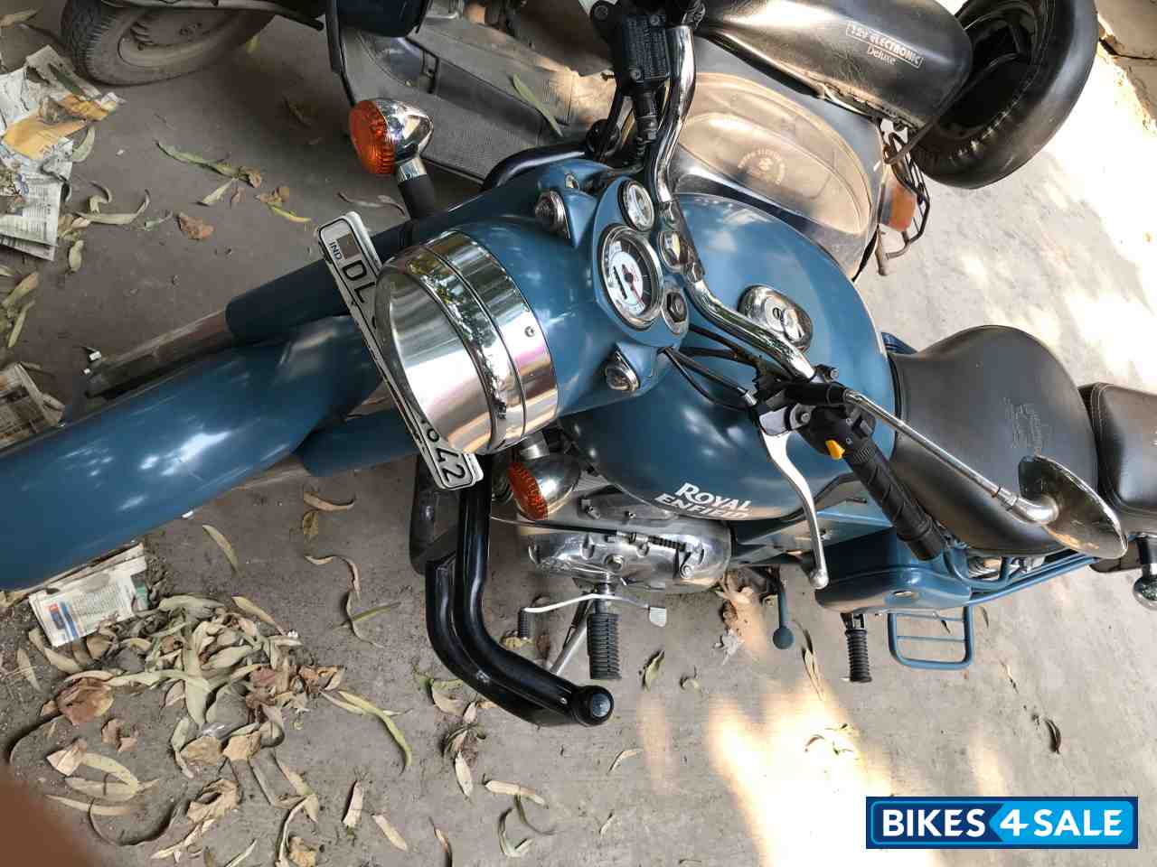 Royal Enfield Classic Squadron Blue