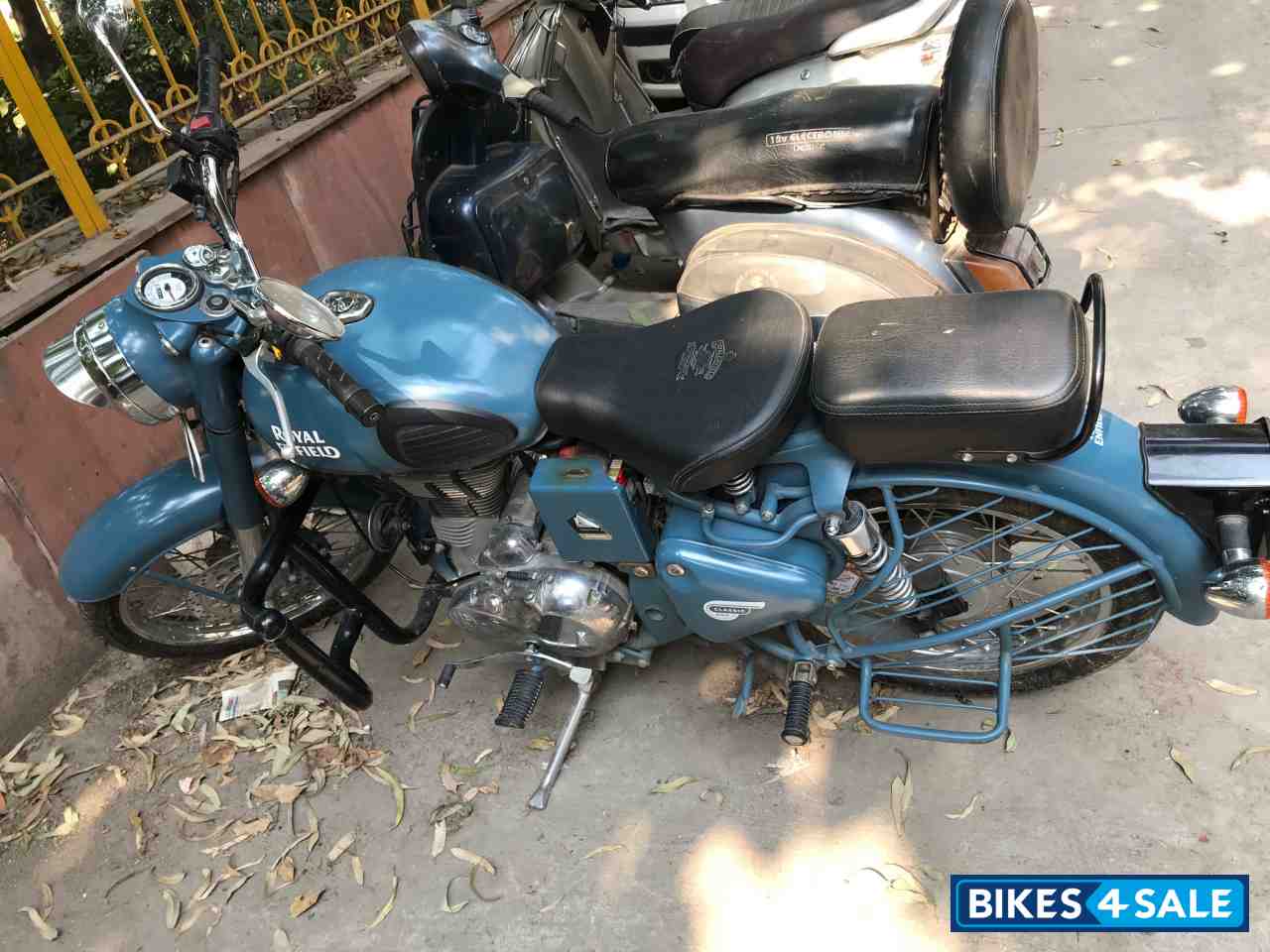 Royal Enfield Classic Squadron Blue