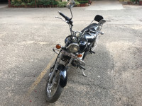Black Bajaj Avenger 220 DTS-i