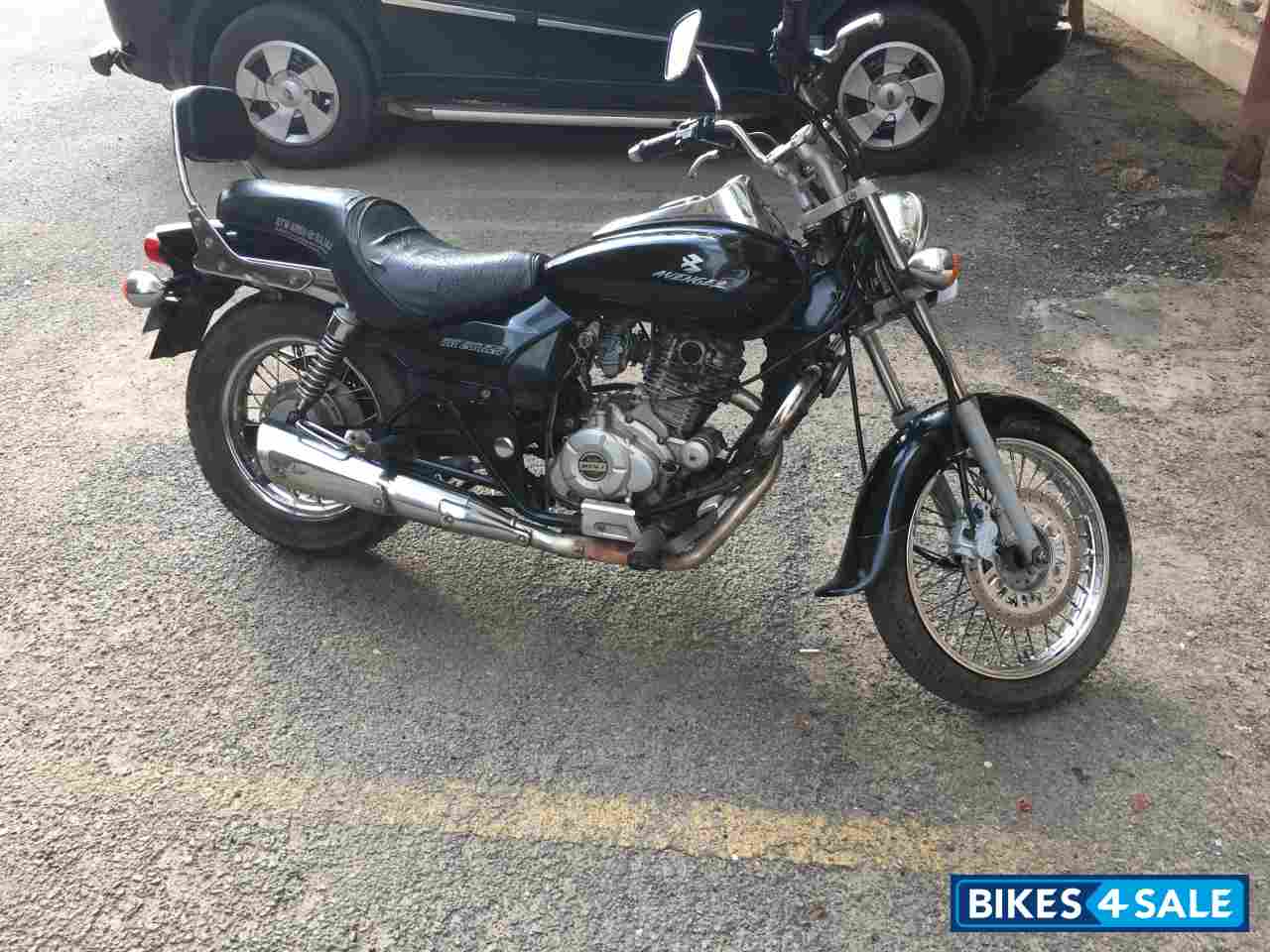 Black Bajaj Avenger 220 DTS-i Black Bajaj Avenger 220 DTS-i