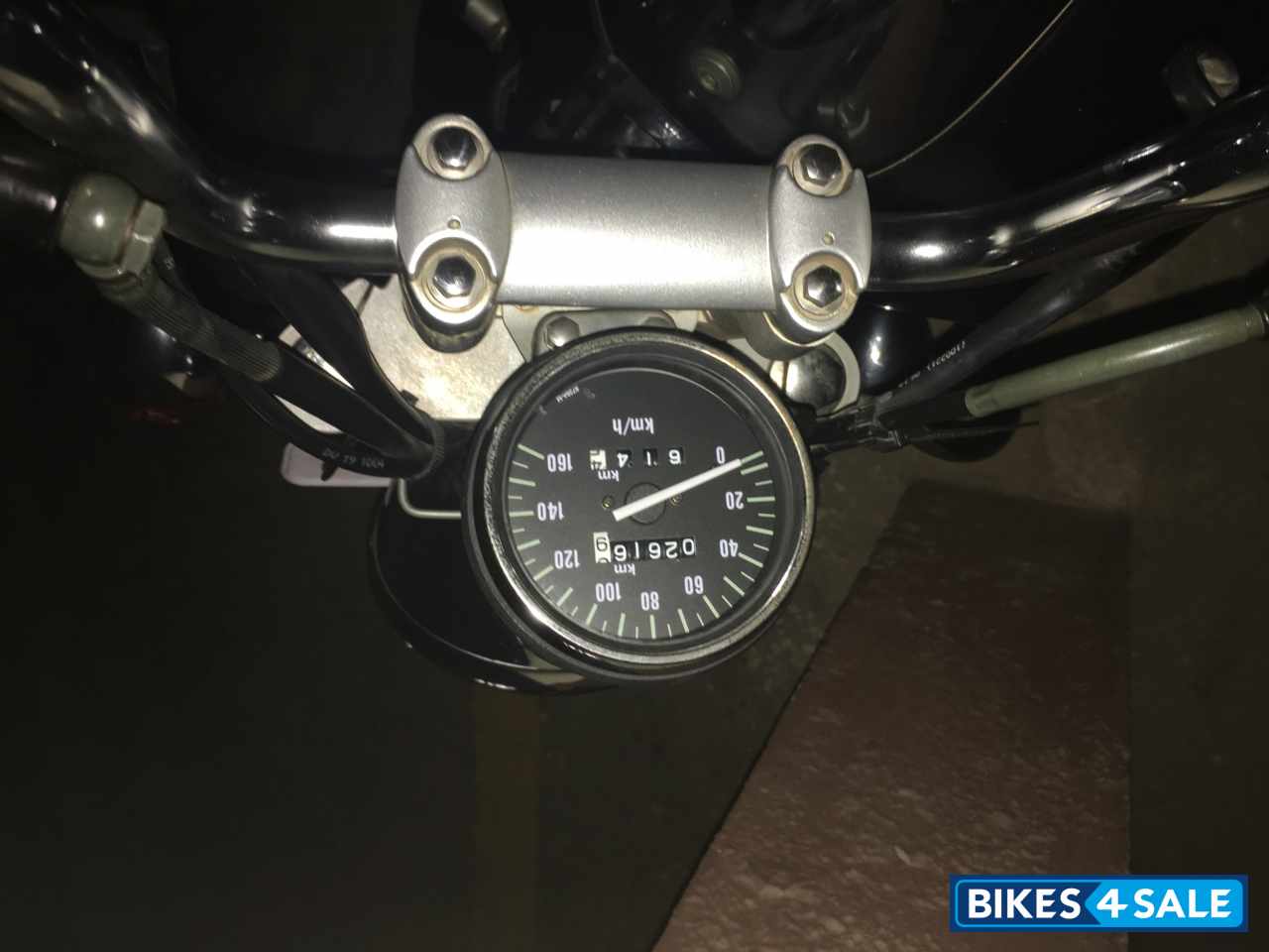 Black Bajaj Avenger 220 DTS-i Black Bajaj Avenger 220 DTS-i