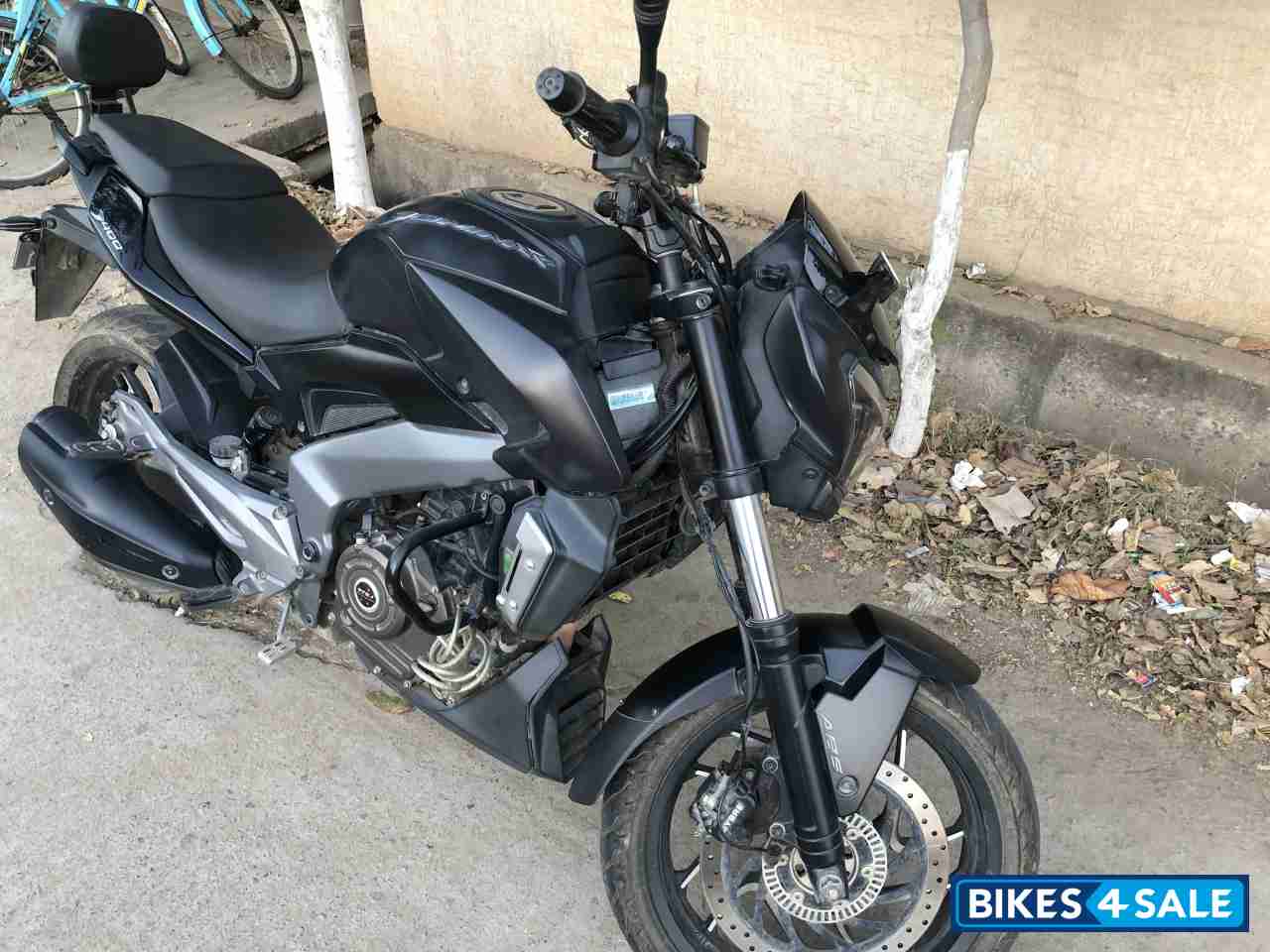 Matt Black Bajaj Dominar 400