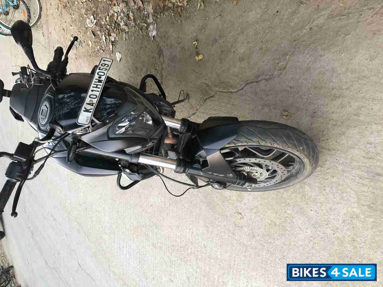 Matt Black Bajaj Dominar 400