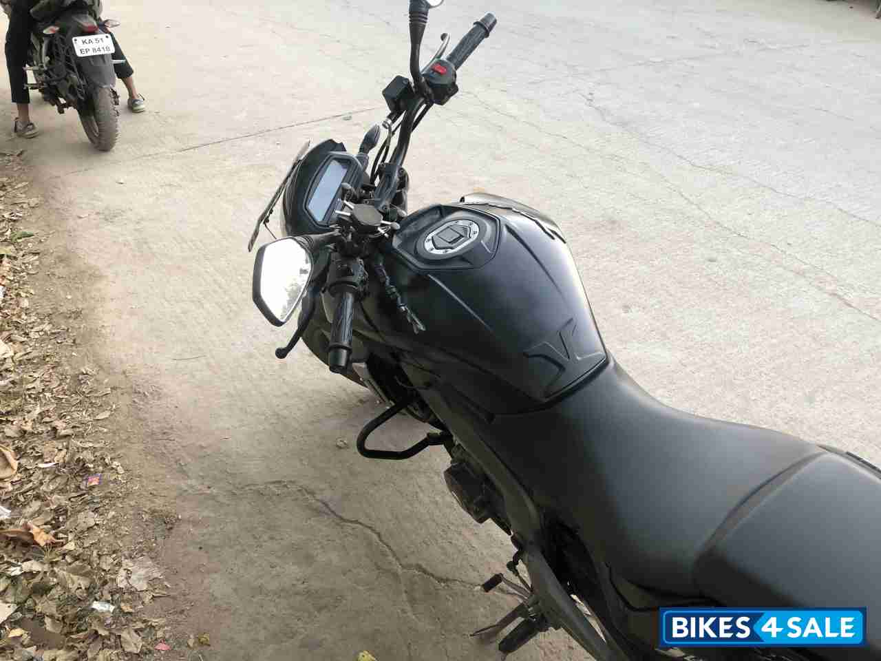 Matt Black Bajaj Dominar 400