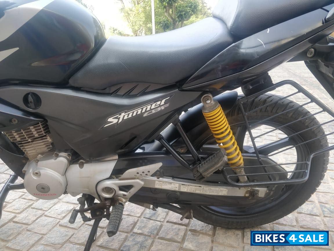 Black Honda CBF Stunner