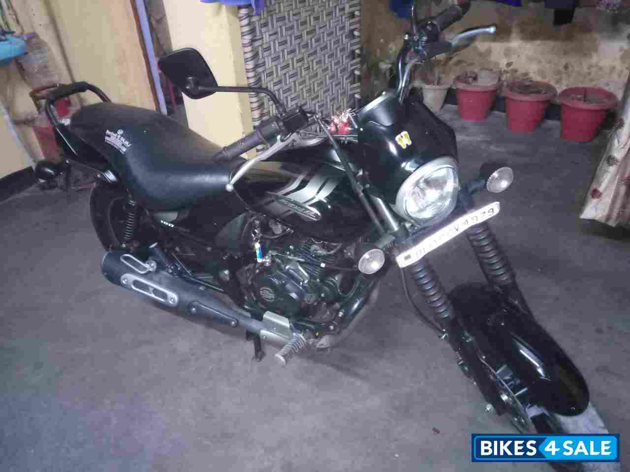 Bajaj Avenger Street 180