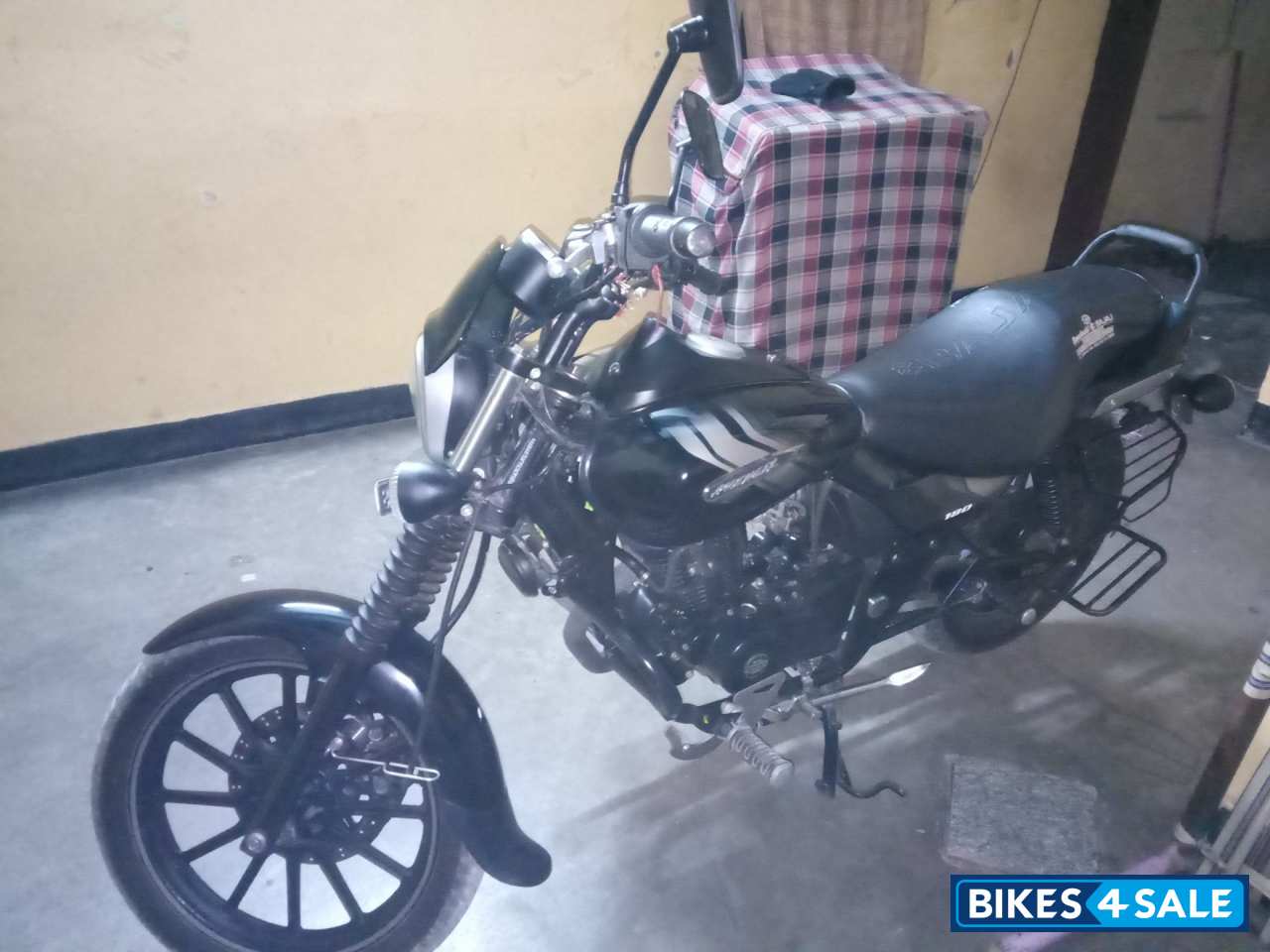 Bajaj Avenger Street 180