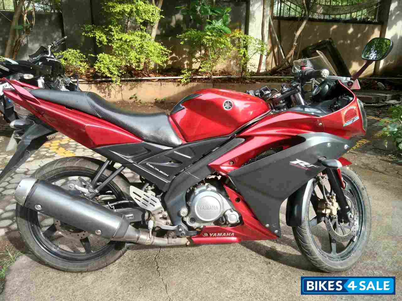 Red Yamaha YZF R15