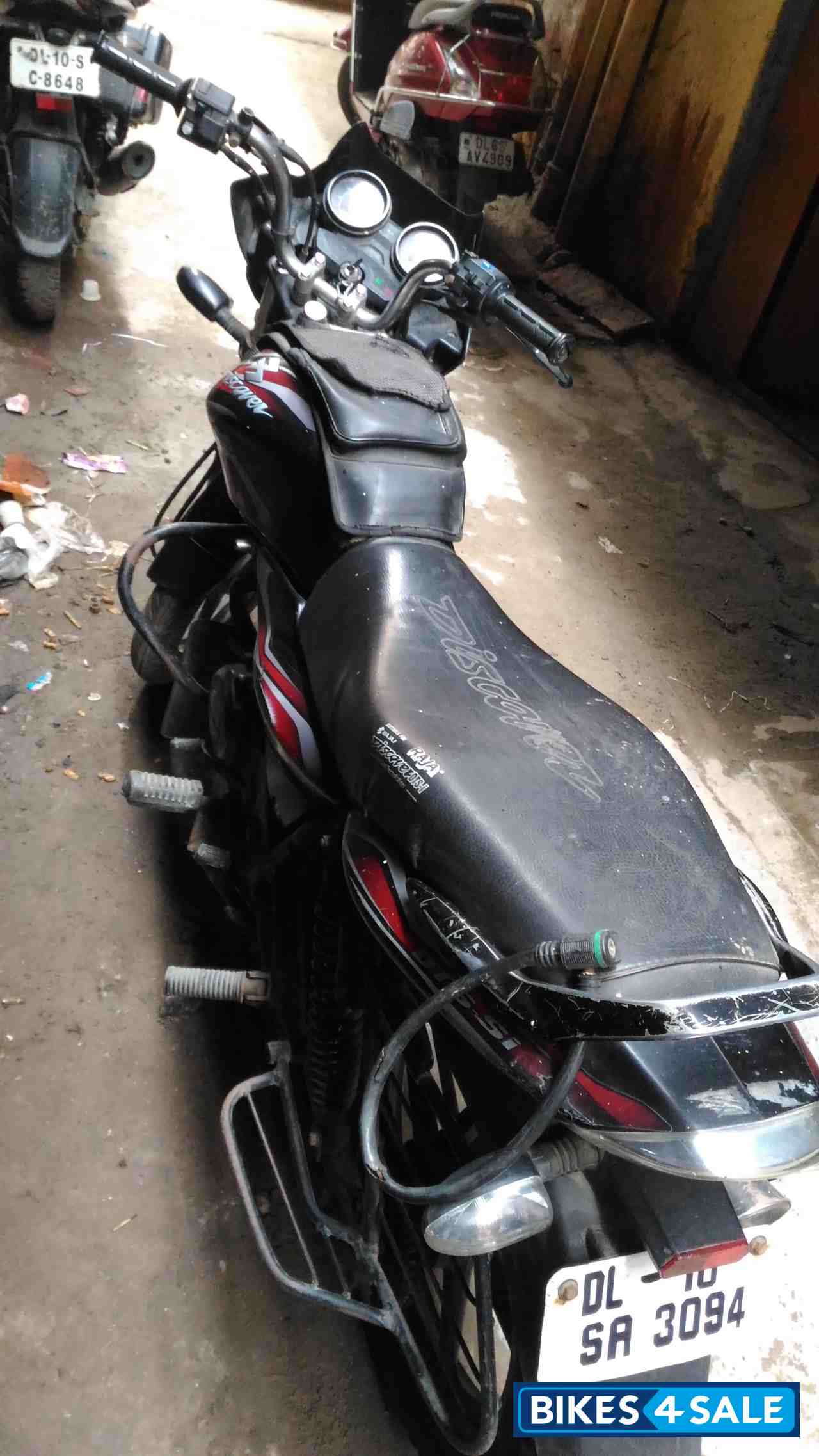 Black Bajaj Discover 100 DTS-Si