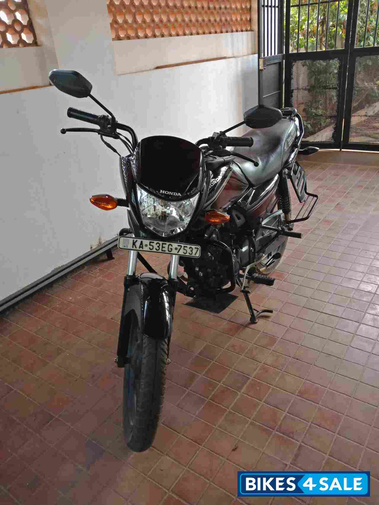 Black Honda Dream Neo