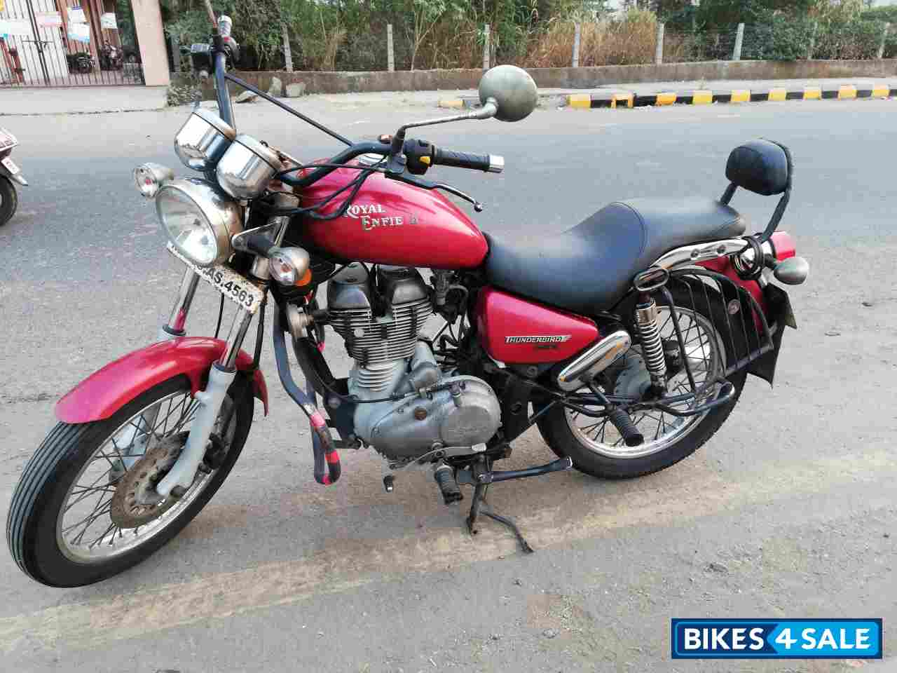 Maroon Royal Enfield Thunderbird TwinSpark 350 Maroon Royal Enfield Thunderbird TwinSpark 350