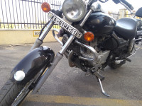 Black Bajaj Avenger 220 DTS-i
