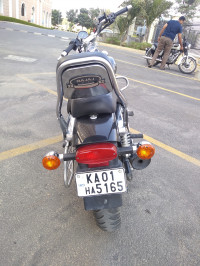 Black Bajaj Avenger 220 DTS-i