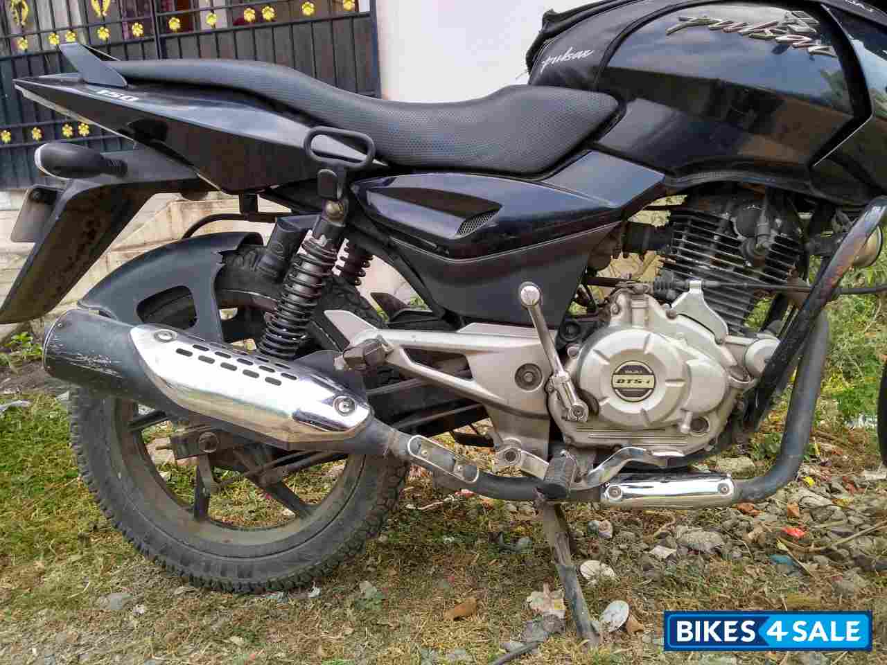 Black Bajaj Pulsar 150 DTSi