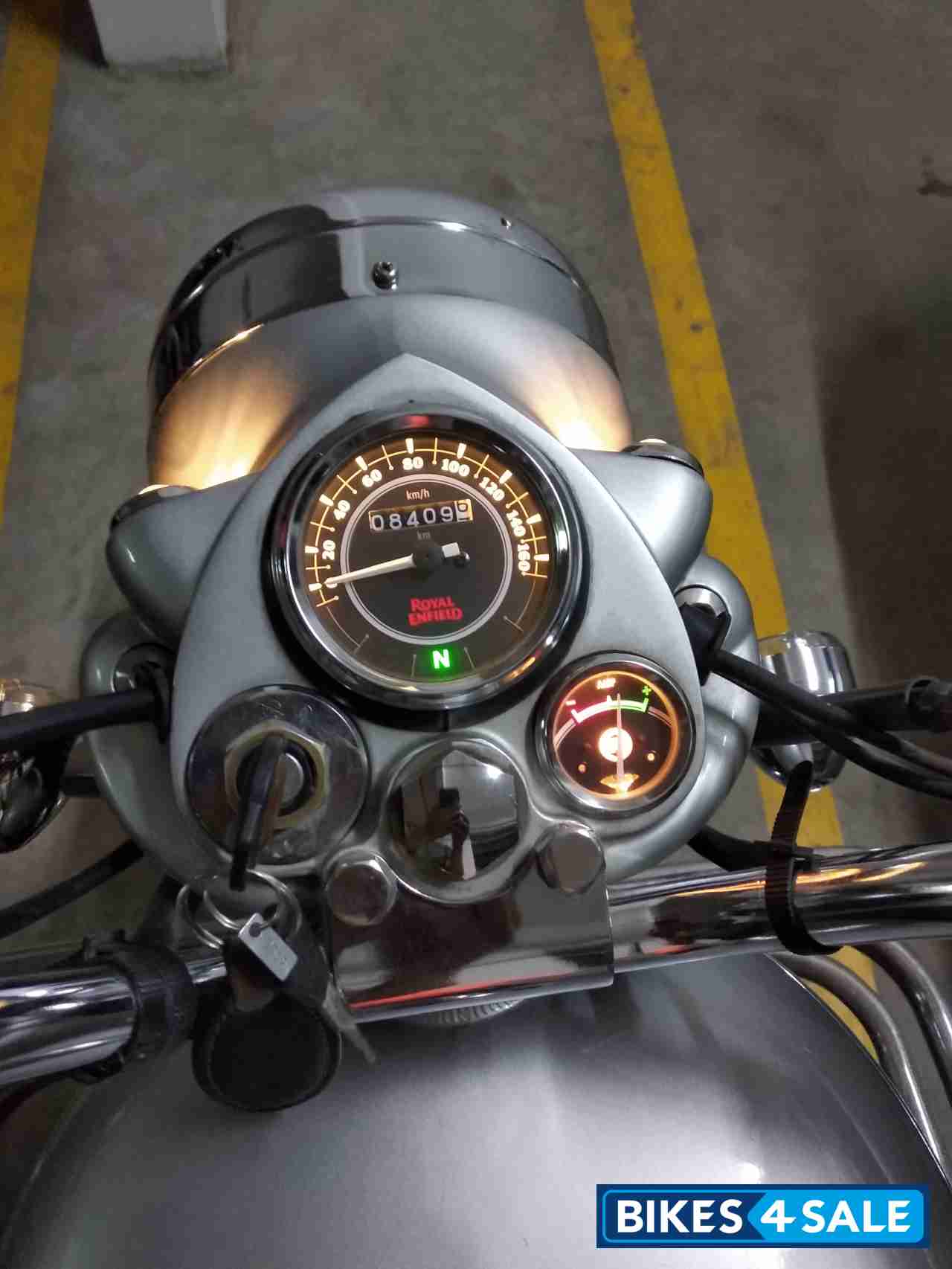 Silver Royal Enfield Bullet Electra Twinspark