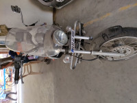 Black Bajaj Avenger Cruise 220