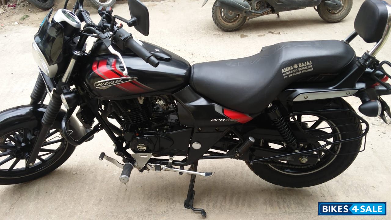 Bajaj Avenger Street 220
