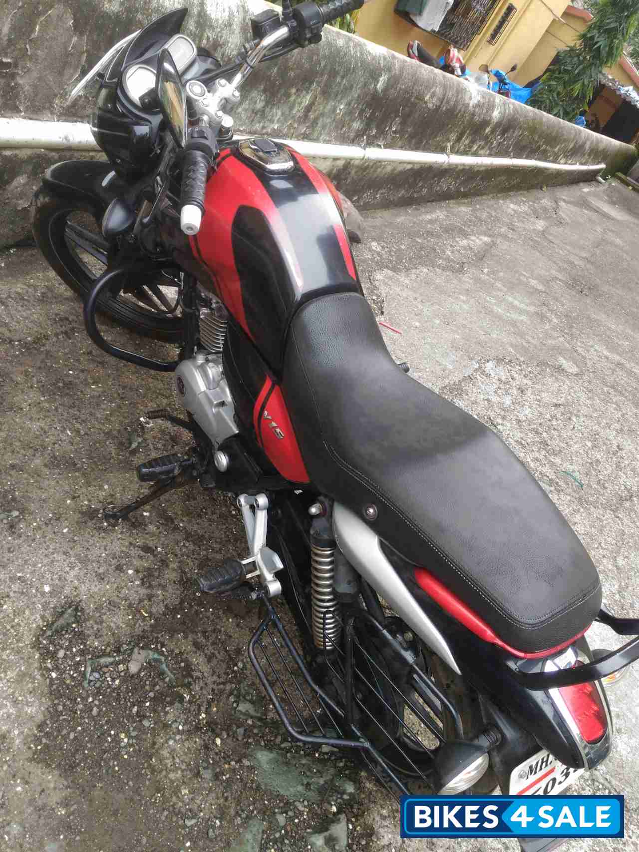 Bajaj V15