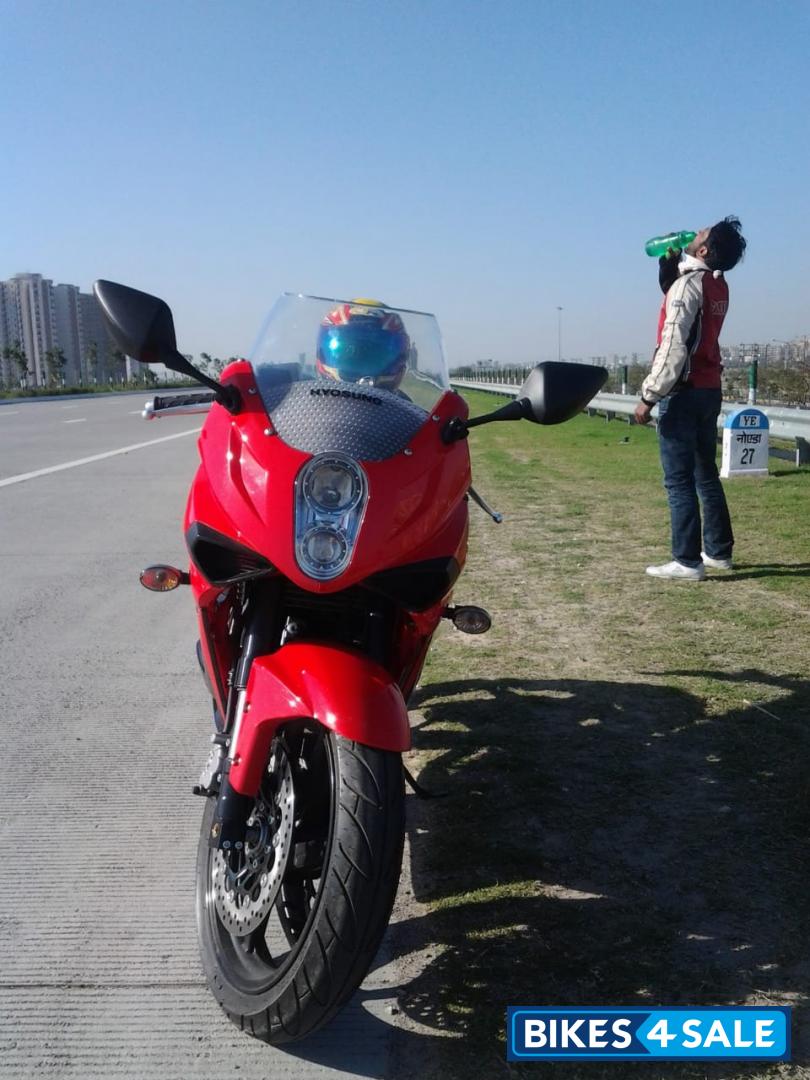 Black Red Hyosung GT250R Black Red Hyosung GT250R