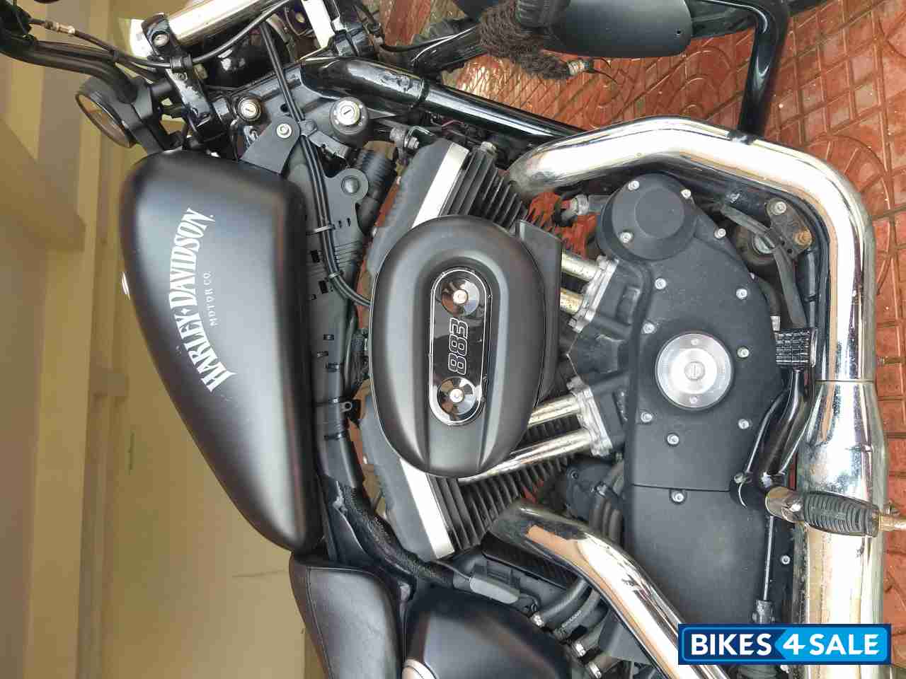 Matt Black Harley Davidson Iron 883